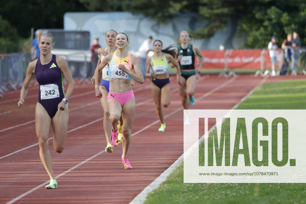 Athletics Merck Laufgala Pfungstadt TSV stadium with top runs here 800m run two runners under 2 minutes No. 242 Majtie KOLBERG LG Kreis Ahrweiler in 1 58 67 min and No. 455 Ziva Remic Slovenia 2009 in 1 59 64 min Pfungstadt Hessen Germany
