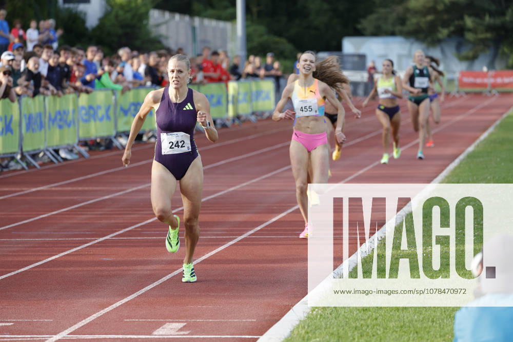 Athletics Merck Laufgala Pfungstadt TSV stadium with top runs here 800m run two runners under 2 minutes No. 242 Majtie KOLBERG LG Kreis Ahrweiler in 1 58 67 min and No. 455 Ziva Remic Slovenia 2009 in 1 59 64 min Pfungstadt Hessen Germany