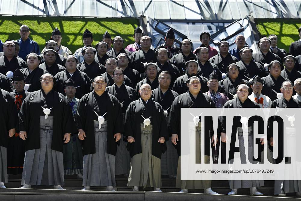 Sumo: Paris tournament Sumo wrestlers pose for a photo ahead of the opening of a two-day sumo tournament at Accor Arena in Paris on June 13, 2026. A14AA0005618587P