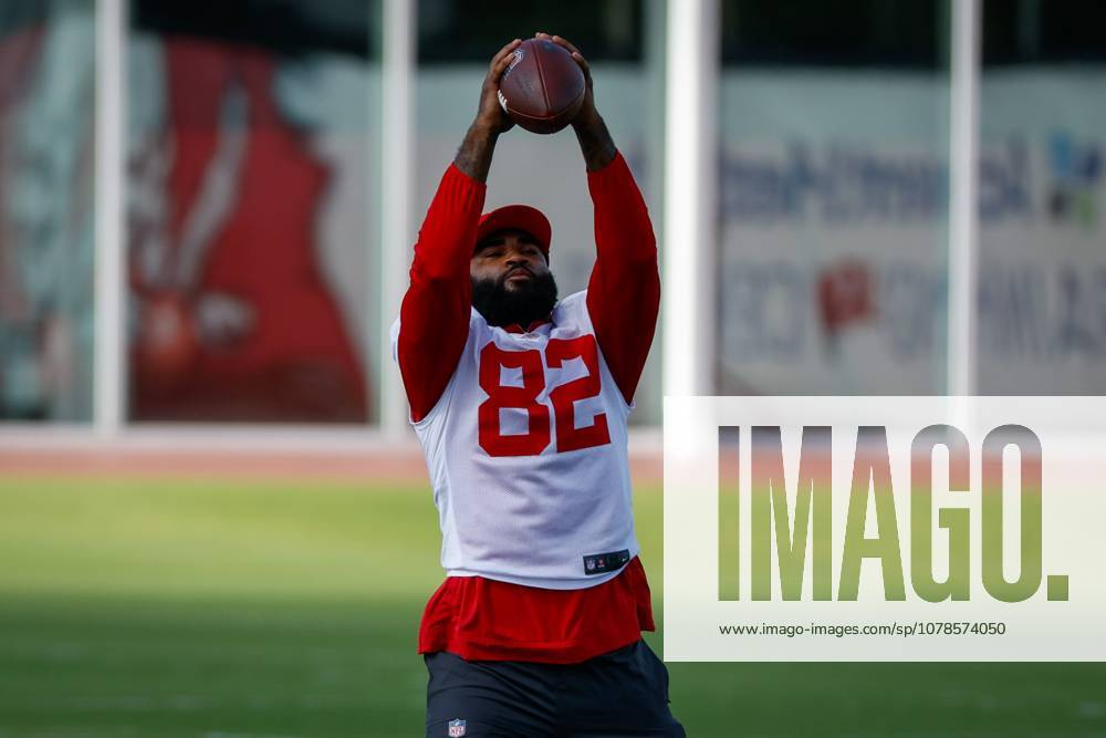 Tampa Bay Buccaneers tight end Devin Culp (82) catches a pass, while he warms up during mandatory mini-camp at the AdventHealth Training Center in Tampa on Tuesday, June 16, 2026. Tampa USA - ZUMAs70_ 0859278499st