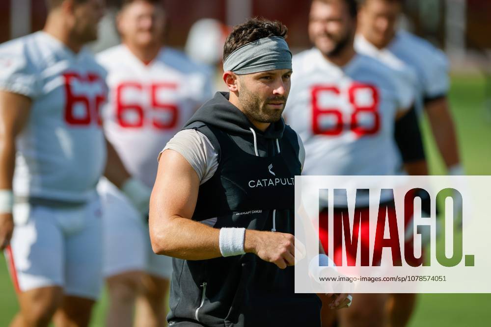 Tampa Bay Buccaneers quarterback Baker Mayfield (6) jogs, while he warms up with teammates during mandatory mini-camp at the AdventHealth Training Center in Tampa on Tuesday, June 16, 2026. Tampa USA - ZUMAs70_ 0859278500st