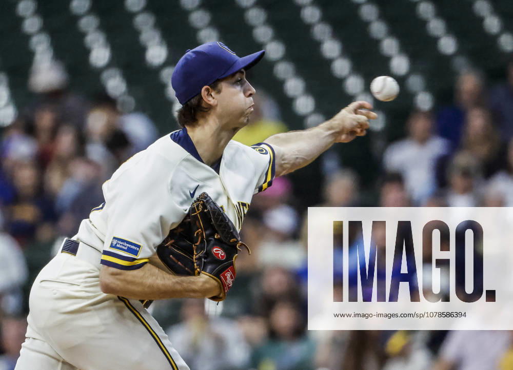 Milwaukee Brewers starting pitcher Robert Gasser throws in the first inning of the MLB, Baseball Herren, USA game between the Cleveland Guardians and the Milwaukee Brewers at American Family Field in Milwaukee, Wisconsin on Tuesday, June 16, 2026. MIL20260616801 TANNENxMAURY