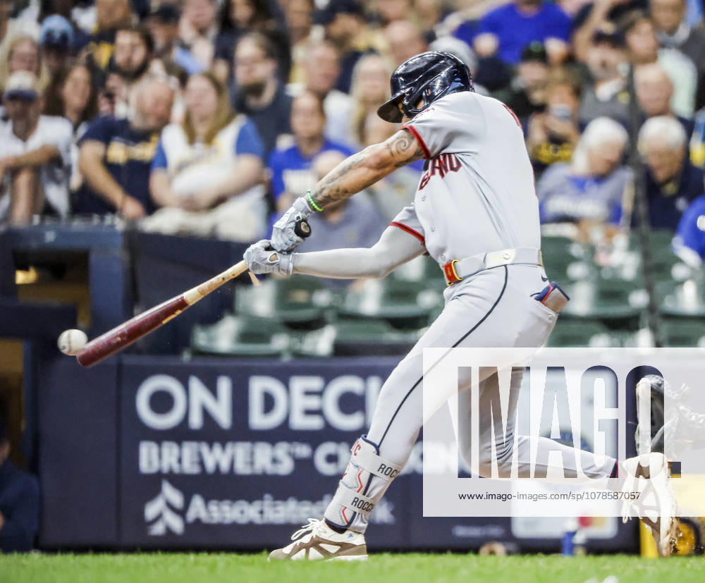 Cleveland Guardians shortstop Brayan Rocchio hits a ground ball to Milwaukee Brewers shortstop Cooper Pratt who was charged with an error on his throw to first base in the fourth inning of the MLB, Baseball Herren, USA game between the Cleveland Guardians and the Milwaukee Brewers at American Family Field in Milwaukee, Wisconsin on Tuesday, June 16, 2026. MIL20260616807 TANNENxMAURY