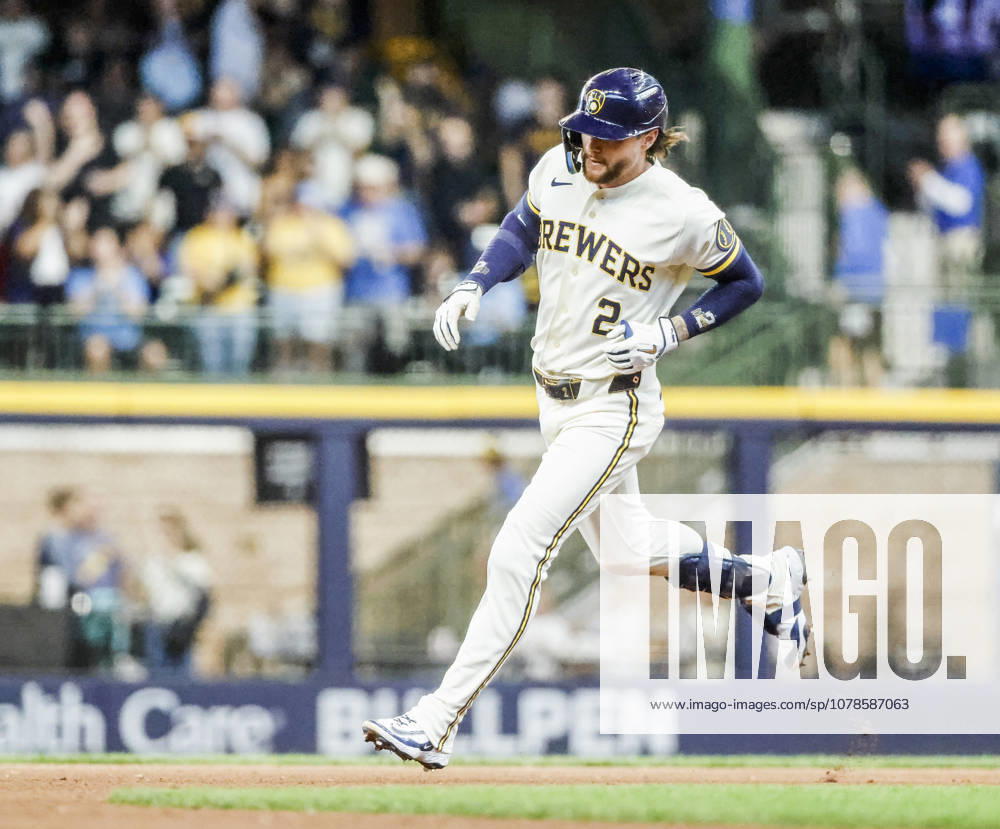 Milwaukee Brewers second baseman Brice Turang runs the bases after hitting a home run in the fourth inning of the MLB, Baseball Herren, USA game between the Cleveland Guardians and the Milwaukee Brewers at American Family Field in Milwaukee, Wisconsin on Tuesday, June 16, 2026. MIL20260616811 TANNENxMAURY