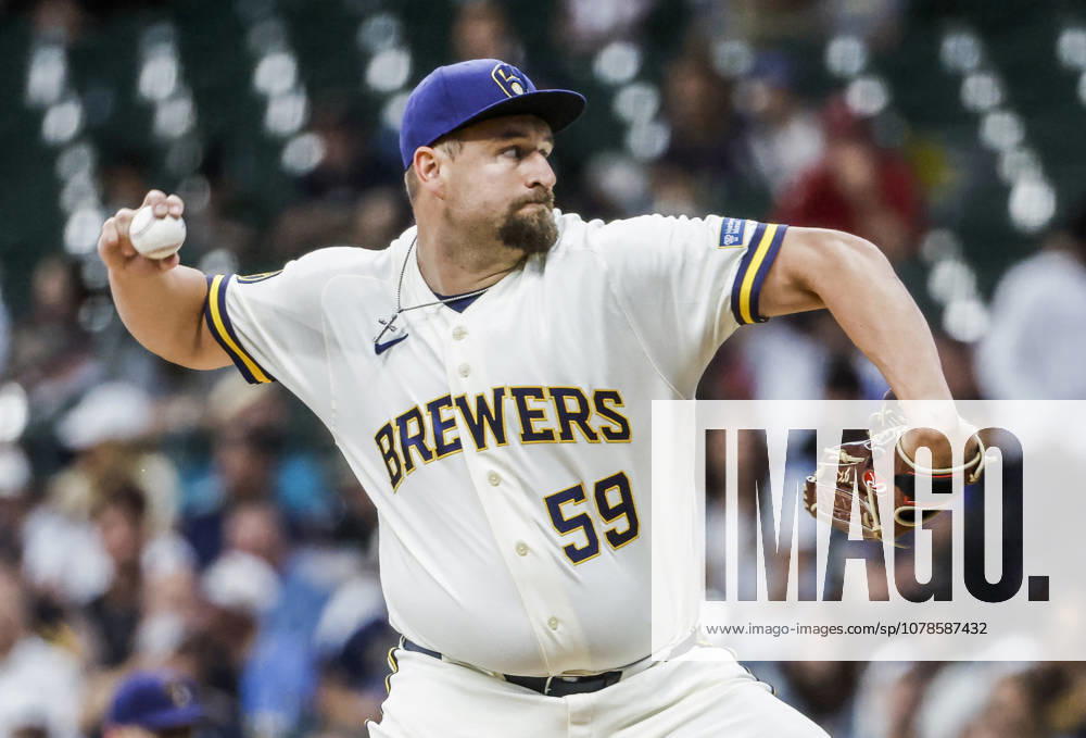 Milwaukee Brewers relief pitcher Joel Kuhnel throws in the sixth inning of the MLB, Baseball Herren, USA game between the Cleveland Guardians and the Milwaukee Brewers at American Family Field in Milwaukee, Wisconsin on Tuesday, June 16, 2026. MIL20260616815 TANNENxMAURY
