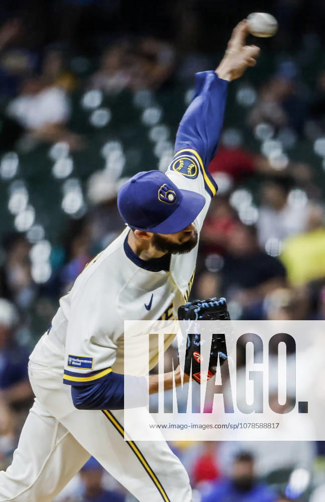 Milwaukee Brewers relief pitcher Aaron Ashby throws in the seventh inning of the MLB, Baseball Herren, USA game between the Cleveland Guardians and the Milwaukee Brewers at American Family Field in Milwaukee, Wisconsin on Tuesday, June 16, 2026. MIL20260616818 TANNENxMAURY