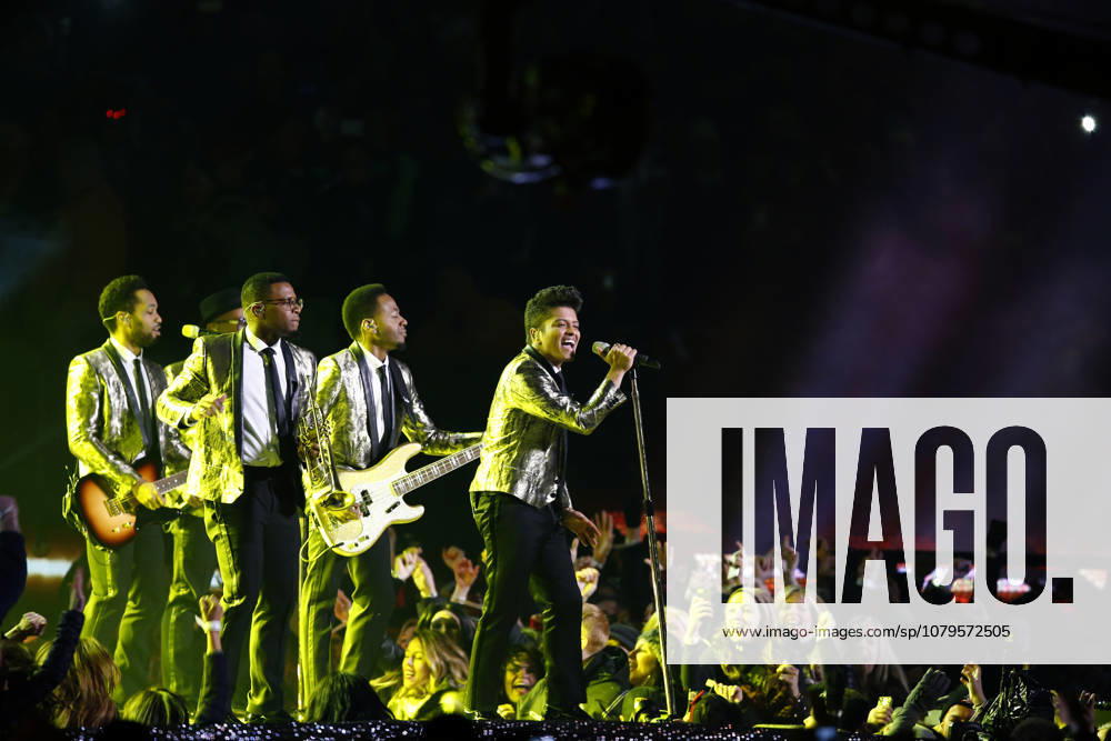 USA AMERICAN FOOTBALL SUPER BOWL Super Bowl XLVIII Denver Broncos against the Seattle Seahawks epa04053043 US singer Bruno Mars performs during the halftime show of Super Bowl XLVIII at the MetLife Stadium in East Rutherford, New Jersey, USA 02 February 2014. EAST RUTHERFORD United States