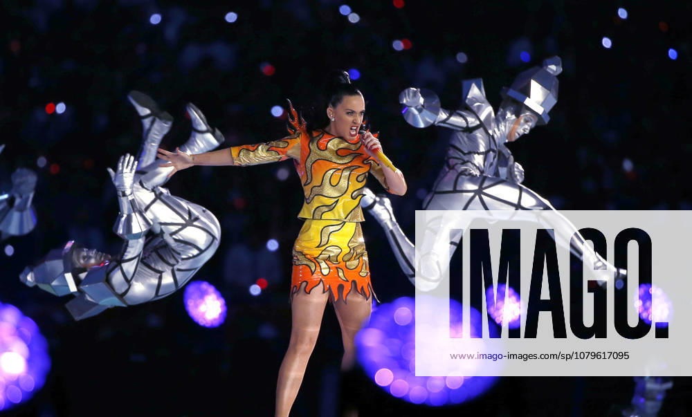 USA AMERICAN FOOTBALL SUPER BOWL Super Bowl XLIX Seattle Seahawks against the New England Patriots epa04600478 US musician Katy Perry performs during the halftime show of Super Bowl XLIX between the Seattle Seahawks and the New England Patriots at the University of Phoenix Stadium in Glendale, Arizona, USA 01 February 2015. GLENDALE United States