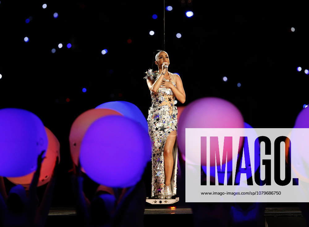USA AMERICAN FOOTBALL SUPER BOWL Super Bowl XLIX Seattle Seahawks against the New England Patriots epa04600403 US musician Katy Perry performs during the halftime show of Super Bowl XLIX between the New England Patriots and the Seattle Seahawks at the University of Phoenix Stadium in Glendale, Arizona, USA 01 February 2015. GLENDALE United States