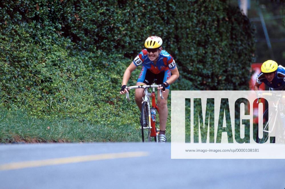 Clara Hughes (Kanada) beim Anstieg Radsport OS Sommer Damen Olympische Spiele 1996, Sommerspiele, Olympia, Olympiade, Straßenradsport, Rad, Radrennsport, Straße Einzelbild Atlanta Dynamik, Anstrengung,
