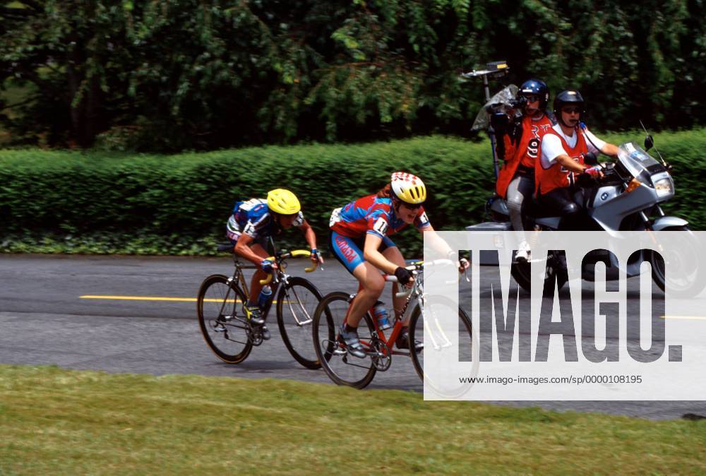 Clara Hughes (Kanada) vor Imelda Chiappa (Italien, li.) auf der Strecke Radsport OS Sommer Damen Olympische Spiele 1996, Sommerspiele, Olympia, Olympiade, Straßenradsport, Rad, Radrennsport, Straße Gruppe Atlanta Dynamik, Kampf,