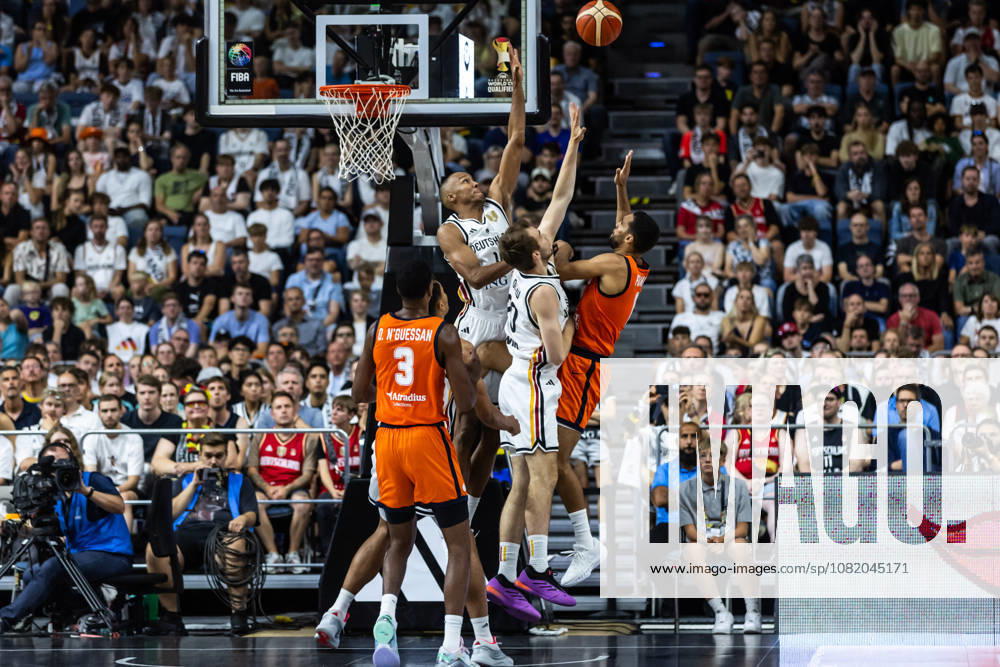 GER, FIBA 2027 Basketball World Cup, European Qualifiers, Cologne, Germany vs. Turkey; Louis Olinde (Germany), 16; Malte Delow (Germany), 20, in a head-to-head matchup against Yannick Franke (Netherlands), 0; Cologne, LANXESS arena, North Rhine-Westphalia, Germany