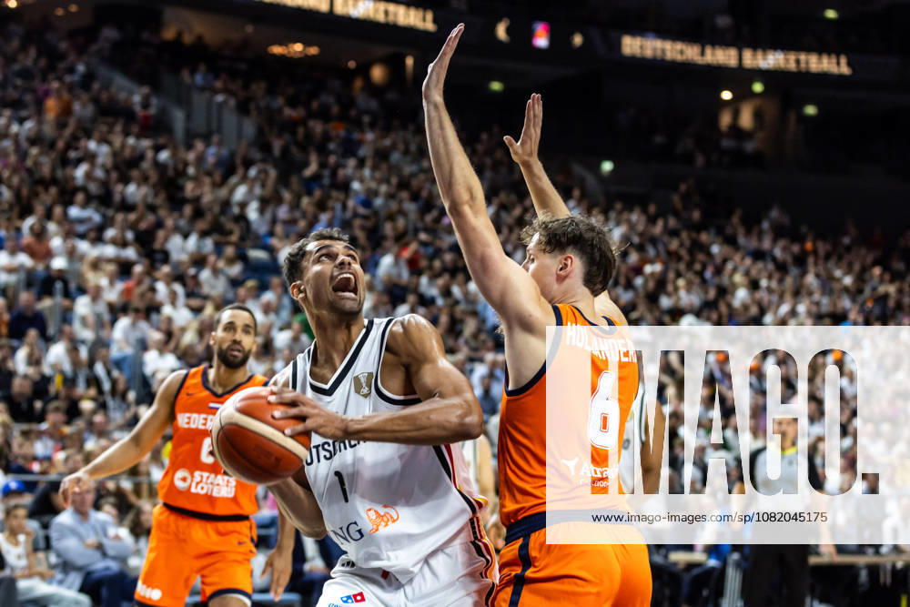 GER, FIBA 2027 Basketball World Cup, European Qualifiers, Cologne, Germany vs. Turkey; Oscar Da Silva (Germany) vs. Sander Hollanders (Netherlands), 1; Cologne, LANXESS Arena, North Rhine-Westphalia, Germany