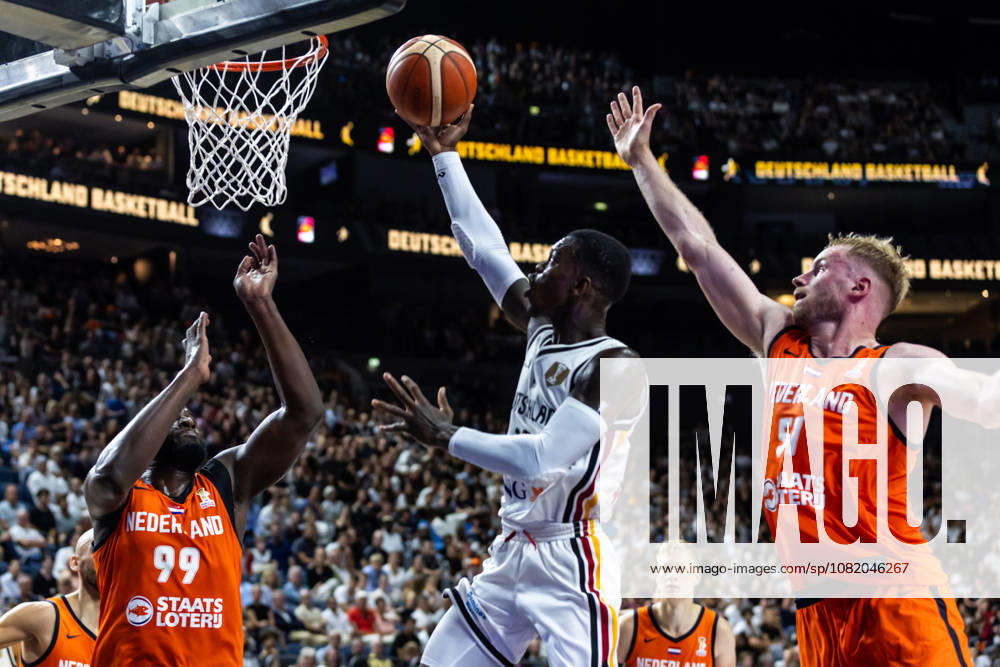 GER, FIBA 2027 Basketball World Cup, European Qualifiers, Cologne, Germany vs. Turkey; Dennis Schröder (Germany), No. 17, in a one-on-one matchup against Rienk Mast (Netherlands), No. 51; Cologne, LANXESS Arena, North Rhine-Westphalia, Germany