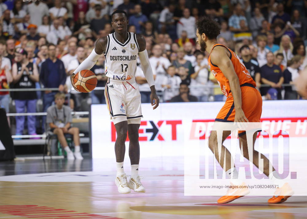 International match: Germany vs. the Netherlands at the Koelnarena, World Cup qualifier, international match, World Cup preparation. Here is Dennis Schröder (Schroeder)