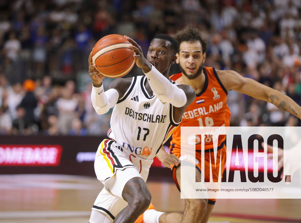 International match: Germany vs. the Netherlands at the Koelnarena, World Cup qualifier, international match, World Cup preparation. Here is Dennis Schröder (Schroeder)