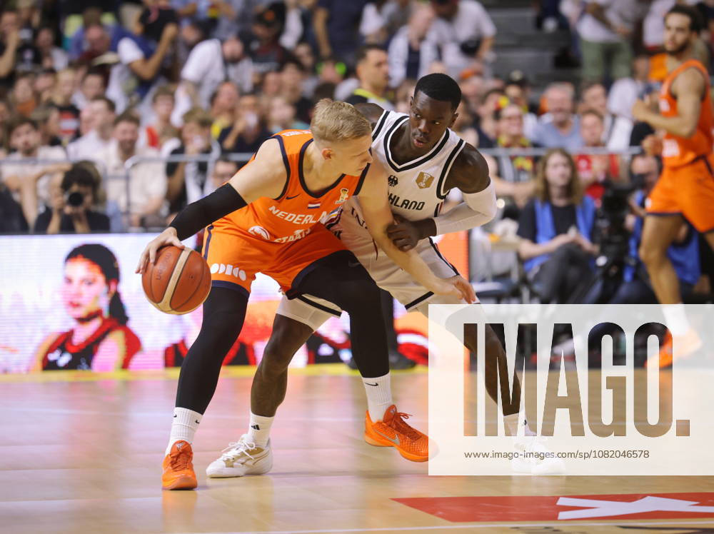 International match: Germany vs. the Netherlands at the Koelnarena, World Cup qualifier, international match, World Cup preparation. Here is Dennis Schröder (Schroeder)