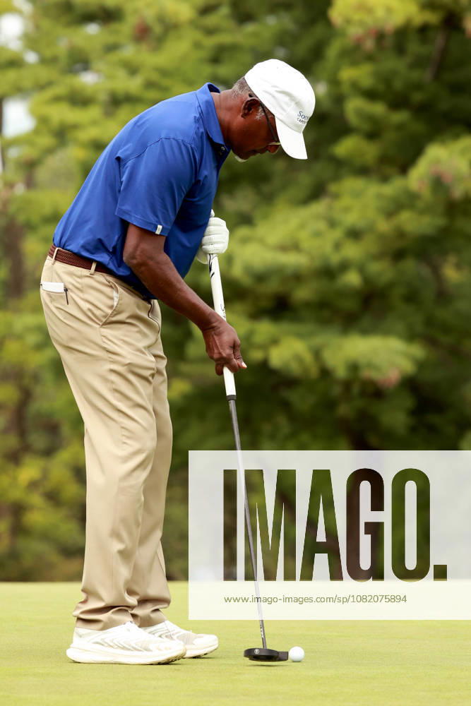 The Ally Challenge GRAND BLANC,MICHIGAN-AUGUST 28: Vijay Singh of Fiji putts on the 1st tee during the first round of The Ally Challenge presented by McLaren at Warwick Hills Golf & Country Club, Grand Blanc, MI, USA Friday, August 28, 2026. Grand Blanc Michigan United States