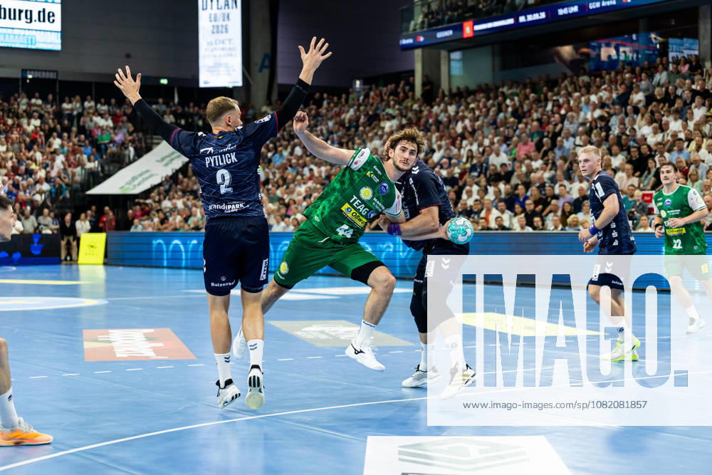 Opel HBL SG Flensburg Handewitt vs. ThSV Eisenach, August 28, 2026, Stephan Seitz No. 44, ThSV Eisenach vs. Simon Pytlick No. 02, SG Flensburg Handewitt, and Arnar Freyr Arnarsson No. 41, SG Flensburg Handewitt; Opel HBL SG Flensburg Handewitt vs. ThSV Eisenach, GGW Arena on August 28, 2026