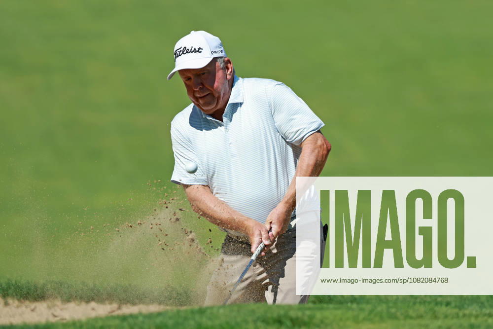 The Ally Challenge GRAND BLANC,MICHIGAN-AUGUST 28: Billy Mayfair of the United States hits out of the bunker toward the 10th green during the first round of The Ally Challenge presented by McLaren at Warwick Hills Golf & Country Club, Grand Blanc, MI, USA Friday, August 28, 2026. Grand Blanc Michigan United States