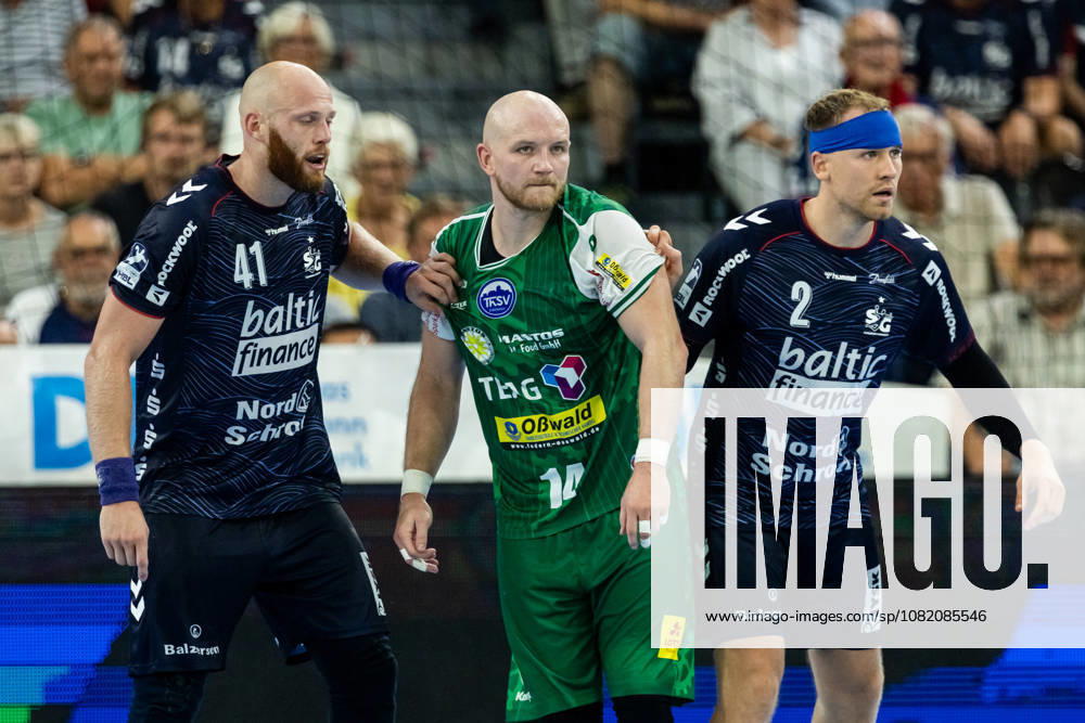 Opel HBL SG Flensburg Handewitt vs. ThSV Eisenach, August 28, 2026. Battle at the circle: Arnar Freyr Arnarsson (No. 41), SG Flensburg Handewitt; Peter Walz (No. 14), ThSV Eisenach, Simon Pytlick No. 02, SG Flensburg Handewitt Opel HBL SG Flensburg Handewitt vs. ThSV Eisenach, GGW Arena on August 28, 2026
