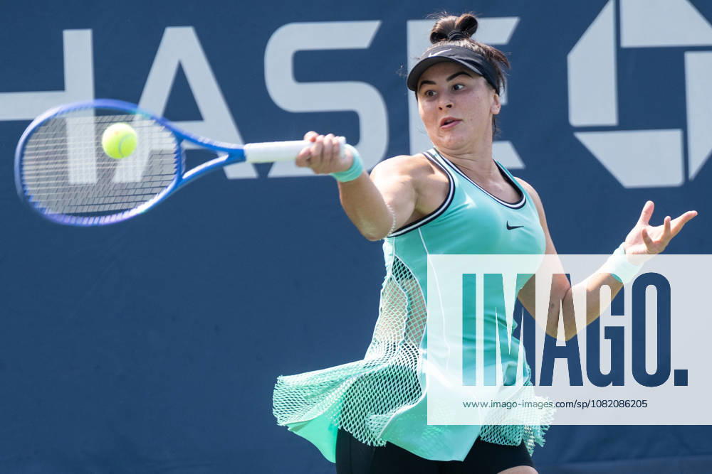 US Open qualifying final round NEW YORK, USA - AUGUST 28: Bianca Andreescu returns ball during a women s qualifying singles match final round of the 2026 US Open Championship at USTA Billie Jean King National Tennis Center on August 28, 2026 in Flushing, NY. Bianca Andreescu lost in three sets, she needed twice medical attention during 3rd set and was visibly physically exhausted. Lev Radin Anadolu New York United States. Editorial use only. Please get in touch for any other usage.