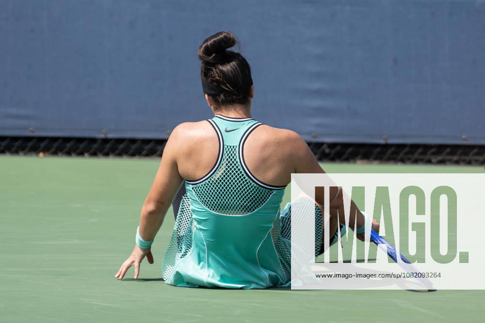 US Open 2026 Qualifying Final Round NEW YORK, UNITED STATES - AUGUST 28: Bianca Andreescu falls to the court during the final round of women s singles qualifying at the 2026 US Open at the USTA Billie Jean King National Tennis Center in Flushing, New York, United States, on August 28, 2026. Lev Radin Anadolu New york United States. Editorial use only. Please get in touch for any other usage.