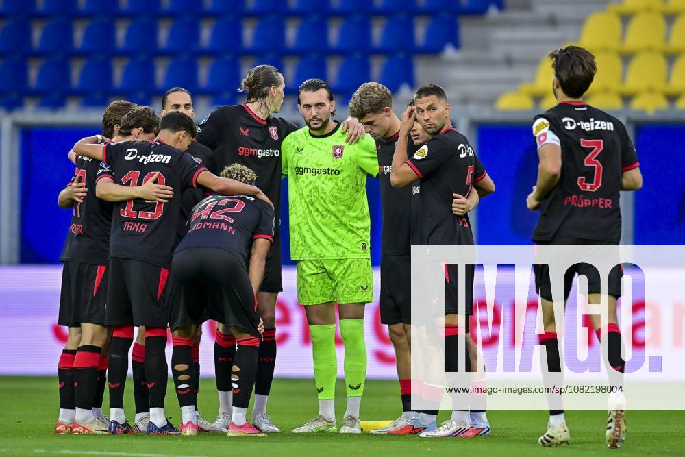 , Kooi Stadium , season 2026 2027 , Dutch Eredivisie football , match between SC Cambuur and FC Twente , picture shows players Twente with FC Twente goalkeeper Joel Drommel (M) Cambuur - Twente x206258022x
