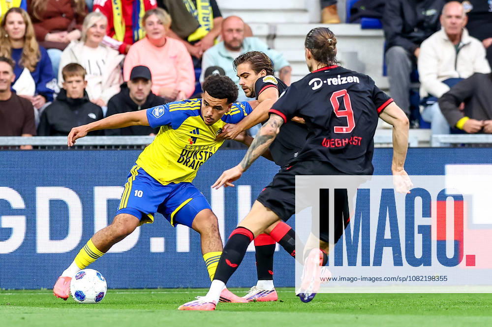 2026-08-30 SC Cambuur v FC Twente - Dutch Eredivisie LEEUWARDEN, NETHERLANDS - AUGUST 30: Rafik El Argiouui of SC Cambuur, Bart van Rooij of FC Twente during the Dutch Eredivisie match between SC Cambuur and FC Twente at Kooi Stadion on August 30, 2026 in Leeuwarden, Netherlands. Leeuwarden Kooi Stadion Netherlands Content not available for redistribution in The Netherlands directly or indirectly through any third parties.