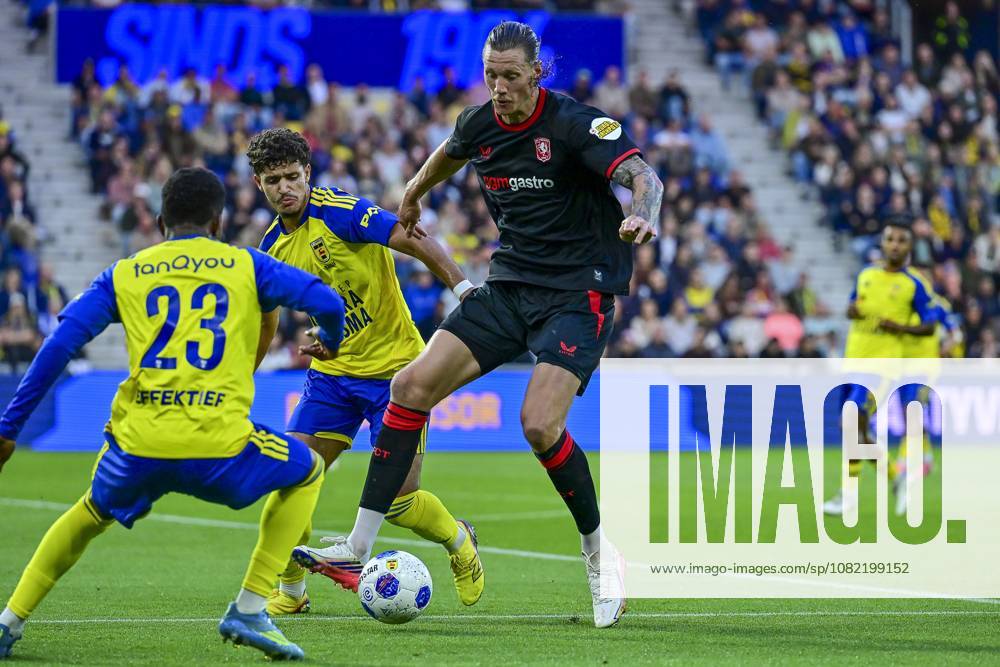 , Kooi Stadium , season 2026 2027 , Dutch Eredivisie football , match between SC Cambuur and FC Twente , picture shows SC Cambuur player Ismael Baouf FC Twente player Wout Weghorst Cambuur - Twente x206258596x