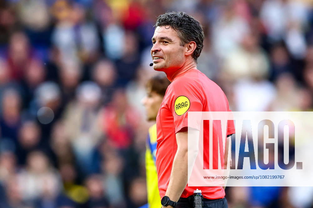 2026-08-30 SC Cambuur v FC Twente - Dutch Eredivisie LEEUWARDEN, NETHERLANDS - AUGUST 30: referee Erwin Blank during the Dutch Eredivisie match between SC Cambuur and FC Twente at Kooi Stadion on August 30, 2026 in Leeuwarden, Netherlands. Leeuwarden Kooi Stadion Netherlands Content not available for redistribution in The Netherlands directly or indirectly through any third parties.