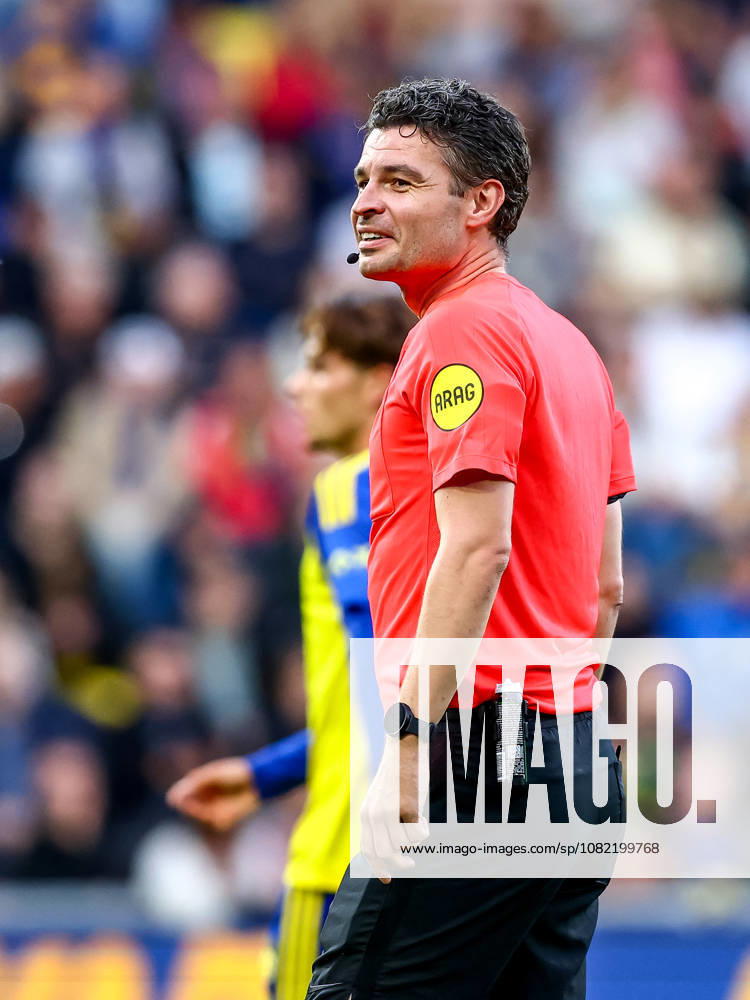 2026-08-30 SC Cambuur v FC Twente - Dutch Eredivisie LEEUWARDEN, NETHERLANDS - AUGUST 30: referee Erwin Blank during the Dutch Eredivisie match between SC Cambuur and FC Twente at Kooi Stadion on August 30, 2026 in Leeuwarden, Netherlands. Leeuwarden Kooi Stadion Netherlands Content not available for redistribution in The Netherlands directly or indirectly through any third parties.