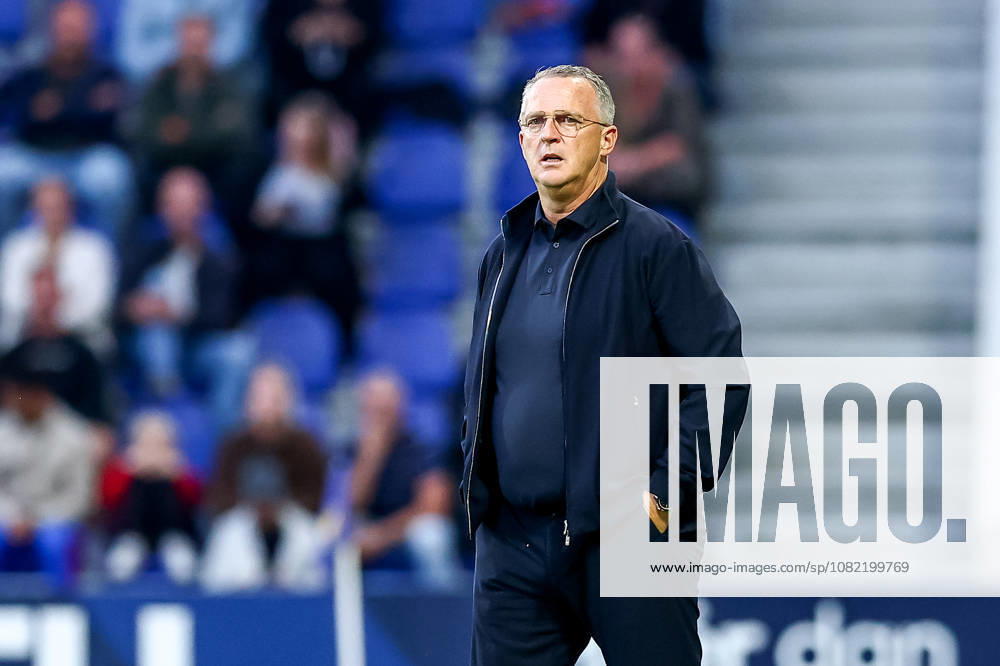 2026-08-30 SC Cambuur v FC Twente - Dutch Eredivisie LEEUWARDEN, NETHERLANDS - AUGUST 30: Head Coach John van den Brom of FC Twente during the Dutch Eredivisie match between SC Cambuur and FC Twente at Kooi Stadion on August 30, 2026 in Leeuwarden, Netherlands. Leeuwarden Kooi Stadion Netherlands Content not available for redistribution in The Netherlands directly or indirectly through any third parties.