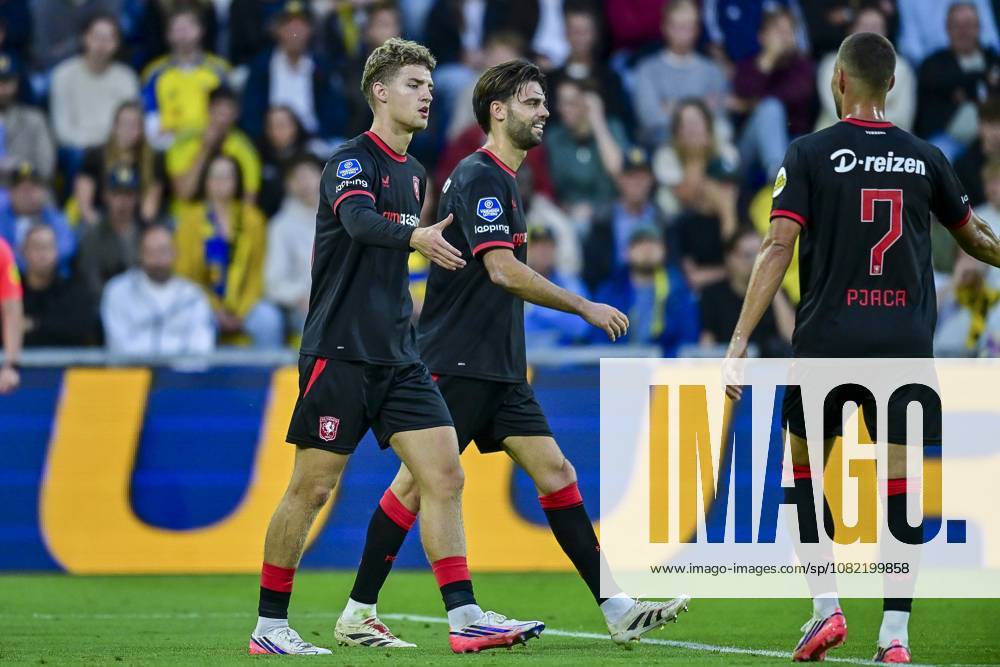 , Kooi Stadium , season 2026 2027 , Dutch Eredivisie football , match between SC Cambuur and FC Twente , picture shows goal celebration FC Twente player Ruud Nijstad 0-1 with FC Twente player Robin Propper FC Twente player Marko Pjaca Cambuur - Twente x206259201x