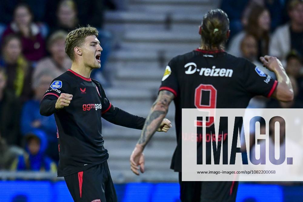 , Kooi Stadium , season 2026 2027 , Dutch Eredivisie football , match between SC Cambuur and FC Twente , picture shows goal celebration FC Twente player Ruud Nijstad after 0-1 with FC Twente player Wout Weghorst Cambuur - Twente x206259268x