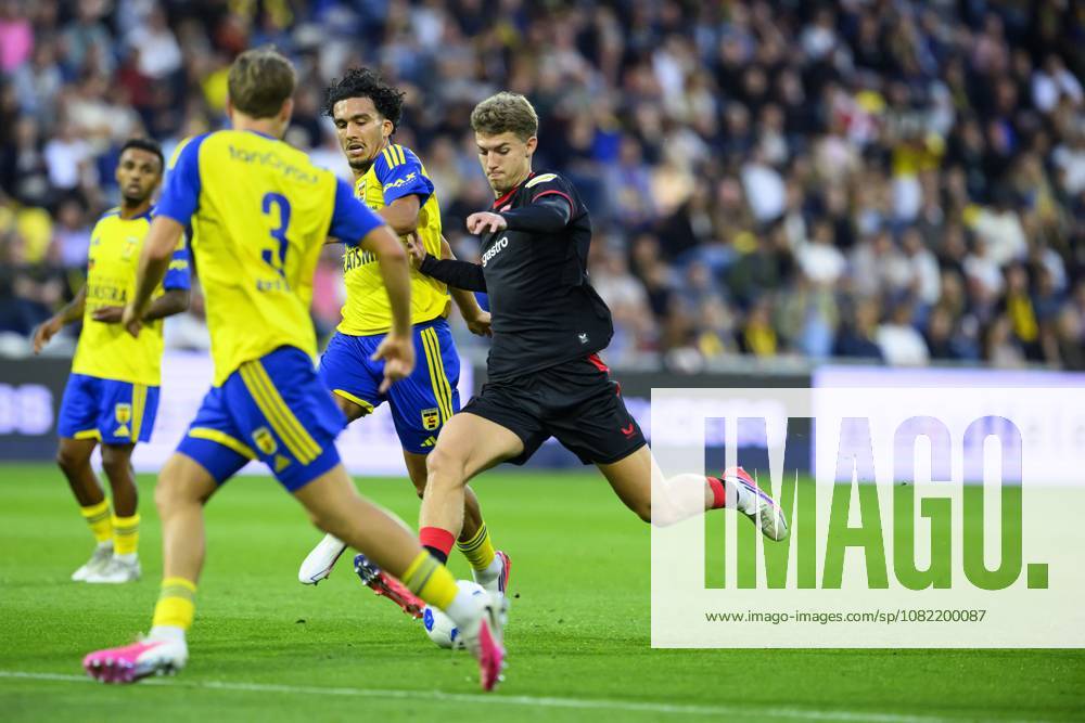 LEEUWARDEN - (r) Ruud Nijstad of FC Twente scores the 0-1 during the Dutch Eredivisie match between SC Cambuur and FC Twente at the Kooi Stadion on August 30, 2026 in Leeuwarden, the Netherlands. COR LASKER ANP Eredivisie 2026 27 ANPxSportx IVx 566624572 originalFilename: 566624572