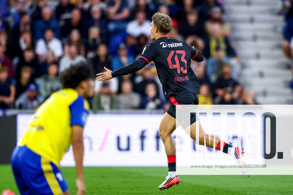2026-08-30 SC Cambuur v FC Twente - Dutch Eredivisie LEEUWARDEN, NETHERLANDS - AUGUST 30: Ruud Nijstad of FC Twente celebrates after scoring his sides first goal during the Dutch Eredivisie match between SC Cambuur and FC Twente at Kooi Stadion on August 30, 2026 in Leeuwarden, Netherlands. Leeuwarden Kooi Stadion Netherlands Content not available for redistribution in The Netherlands directly or indirectly through any third parties.
