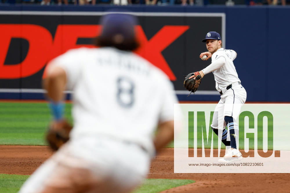 Tampa Bay Rays shortstop Taylor Walls (6) fields a ground ball hit by San Diego Padres third baseman Sung-Mun Song (24) and throws him out at first base during the fifth inning at Tropicana Field. MLB, Baseball Herren, USA 2026: Padres at Rays - ZUMA_sp_ 20260830_mda_s70_831