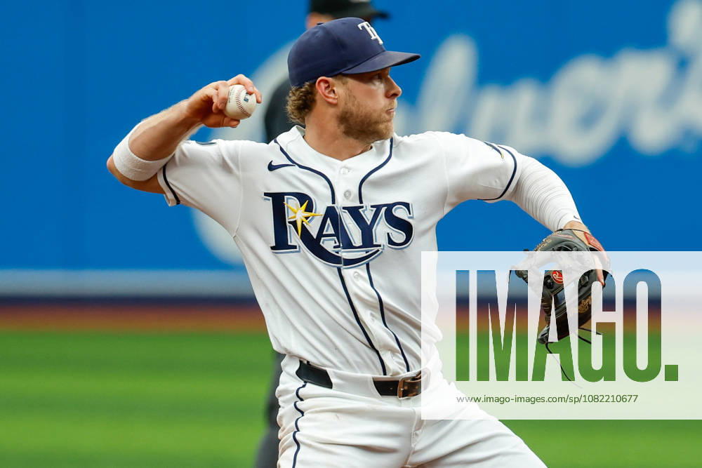 Tampa Bay Rays shortstop Taylor Walls (6) fields a ground ball hit by San Diego Padres outfielder Fernando Tatis Jr. (23) and throws him out at first base during the third inning at Tropicana Field. MLB, Baseball Herren, USA 2026: Padres at Rays - ZUMA_sp_ 20260830_mda_s70_840