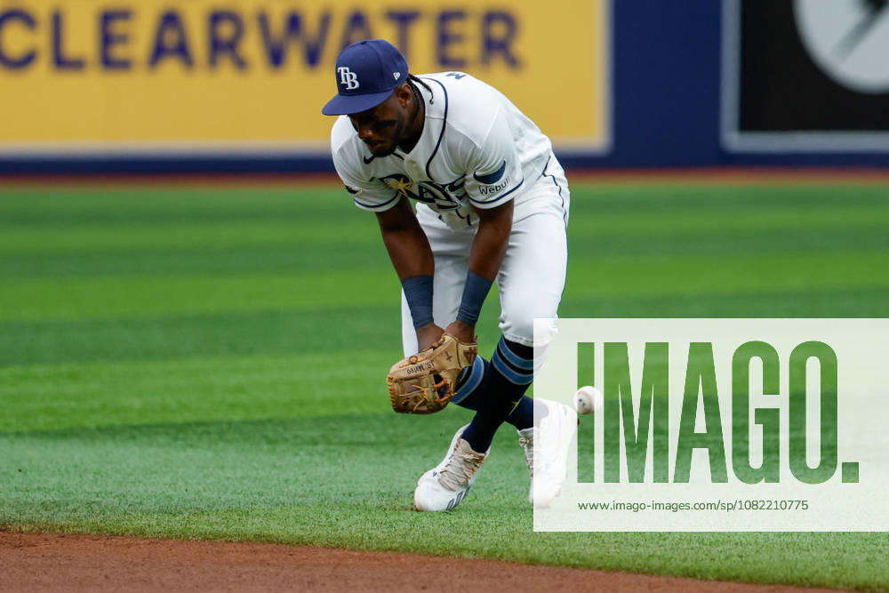 Tampa Bay Rays second baseman Jorge Mateo (9) commits a fielding error, when San Diego Padres first baseman Ty France (25) hits the ball during the first inning at Tropicana Field. MLB, Baseball Herren, USA 2026: Padres at Rays - ZUMA_sp_ 20260830_mda_s70_849