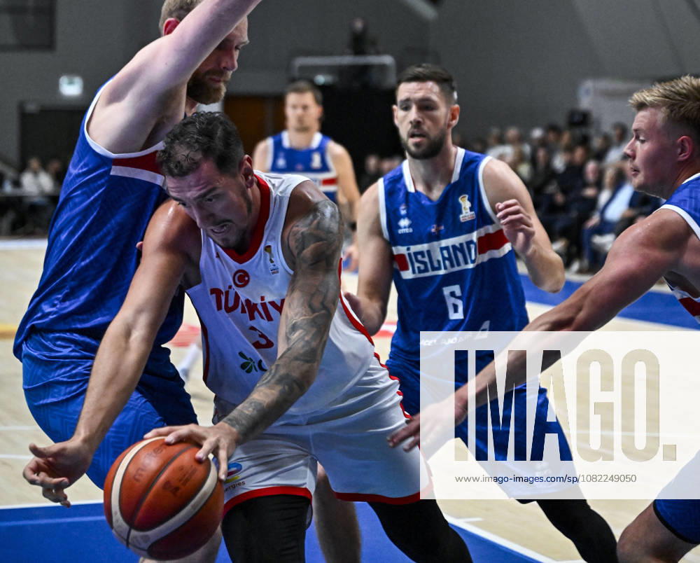 Iceland v Turkiye - FIBA Basketball World Cup 2027 European Qualifiers REYKJAVIK, ICELAND - AUGUST 31: Yigitcan Saybir (3) of Turkiye in action against Jon Axel Gudmundsson (6) of Iceland during the FIBA Basketball World Cup 2027 European Qualifiers Second Round Group J match between Iceland and Turkiye at Laugardalsholl in Reykjavik, Iceland, on August 31, 2026. Muhammed Enes Yildirim Anadolu Reykjavik Iceland. Editorial use only. Please get in touch for any other usage.