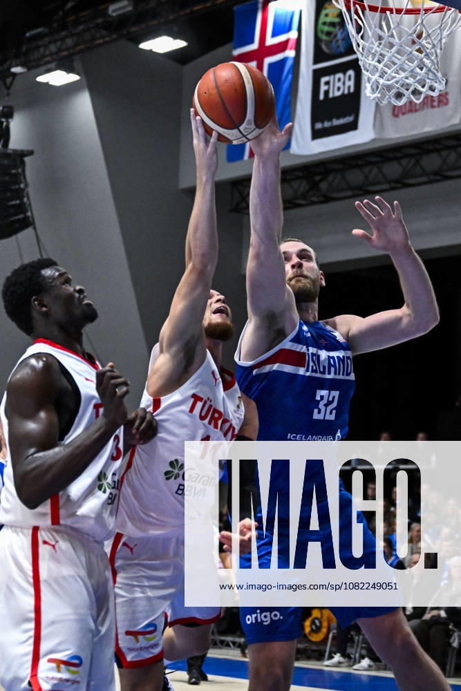 Iceland v Turkiye - FIBA Basketball World Cup 2027 European Qualifiers REYKJAVIK, ICELAND - AUGUST 31: Malachi Flynn (11) of Turkiye in action against Tryggvi Hlinason (32) of Iceland during the FIBA Basketball World Cup 2027 European Qualifiers Second Round Group J match between Iceland and Turkiye at Laugardalsholl in Reykjavik, Iceland, on August 31, 2026. Muhammed Enes Yildirim Anadolu Reykjavik Iceland. Editorial use only. Please get in touch for any other usage.