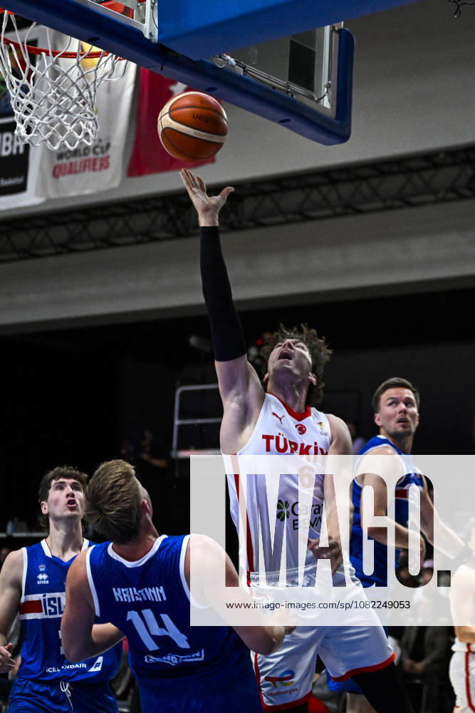 Iceland v Turkiye - FIBA Basketball World Cup 2027 European Qualifiers REYKJAVIK, ICELAND - AUGUST 31: Cedi Osman (6) of Turkiye in action against Kristinn Palsson (14) of Iceland during the FIBA Basketball World Cup 2027 European Qualifiers Second Round Group J match between Iceland and Turkiye at Laugardalsholl in Reykjavik, Iceland, on August 31, 2026. Muhammed Enes Yildirim Anadolu Reykjavik Iceland. Editorial use only. Please get in touch for any other usage.