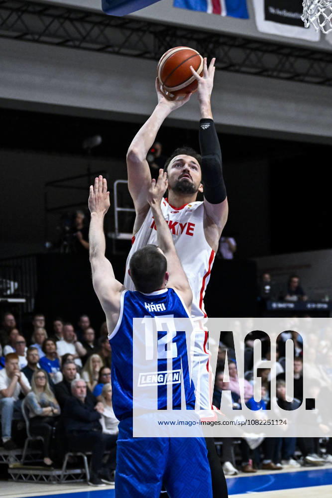 Iceland v Turkiye - FIBA Basketball World Cup 2027 European Qualifiers REYKJAVIK, ICELAND - AUGUST 31: Sertac Sanli (R) of Turkiye in action against Kari Jonsson (12) of Iceland during the FIBA Basketball World Cup 2027 European Qualifiers Second Round Group J match between Iceland and Turkiye at Laugardalsholl in Reykjavik, Iceland, on August 31, 2026. Muhammed Enes Yildirim Anadolu Reykjavik Iceland. Editorial use only. Please get in touch for any other usage.