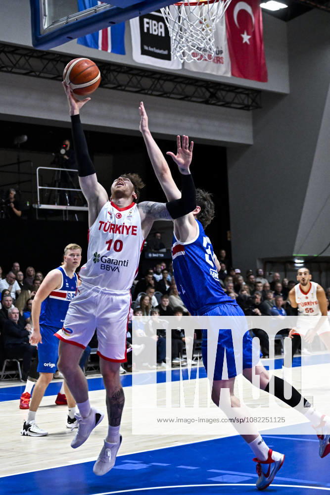Iceland v Turkiye - FIBA Basketball World Cup 2027 European Qualifiers REYKJAVIK, ICELAND - AUGUST 31: Onuralp Bitim (10) of Turkiye in action against Sigurdur Petursson (R) of Iceland during the FIBA Basketball World Cup 2027 European Qualifiers Second Round Group J match between Iceland and Turkiye at Laugardalsholl in Reykjavik, Iceland, on August 31, 2026. Muhammed Enes Yildirim Anadolu Reykjavik Iceland. Editorial use only. Please get in touch for any other usage.