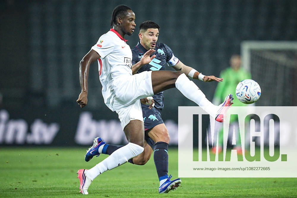 MonzaÕs Eddy Kouadio fights for the ball with Torino s Giovanni Simeone during Frecciarossa Italian Cup 2026 2027 soccer match between Torino and Monza at the at the Stadio Olimpico Grande Torino in Turin, north west Italy - Tuesday, September 01, 2026. - Soccer .
