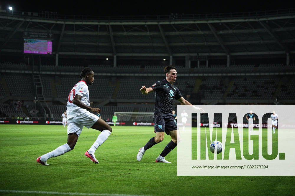 MonzaÕs Michael Folorunsho fights for the ball with Torino s Alessio Cacciamani during Frecciarossa Italian Cup 2026 2027 soccer match between Torino and Monza at the at the Stadio Olimpico Grande Torino in Turin, north west Italy - Tuesday, September 01, 2026. - Soccer .