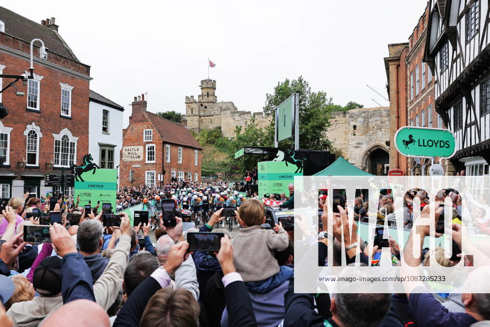 2026 Lloyds Tour of Britain Men Picture by Alex Whitehead SWpix.com - 02 09 2026 - Cycling - UCI ProSeries - 2026 Lloyds Tour of Britain Men - Stage 1: Lincoln to Lincoln (182.5km) - The Peloton roll out of Lincoln