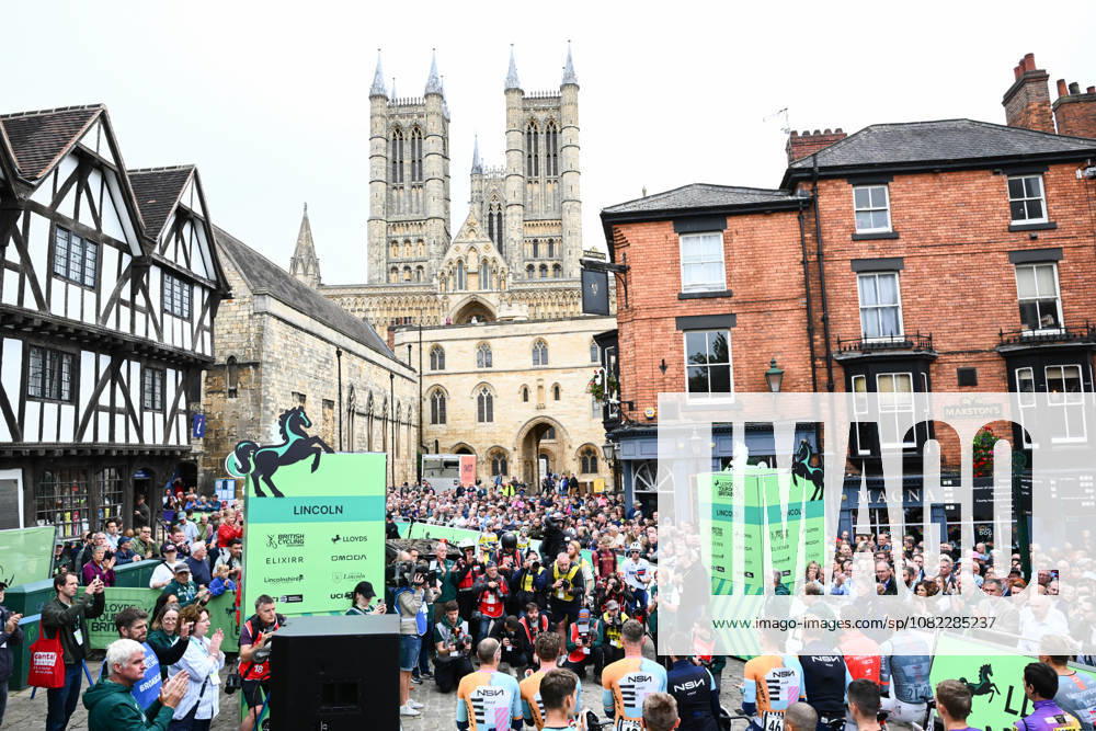 2026 Lloyds Tour of Britain Men Picture by Simon Wilkinson SWpix.com - 02 09 2026 - Cycling - UCI ProSeries - 2026 Lloyds Tour of Britain Men - Stage 1: Lincoln to Lincoln (182.5km) - The Peloton roll out of Lincoln