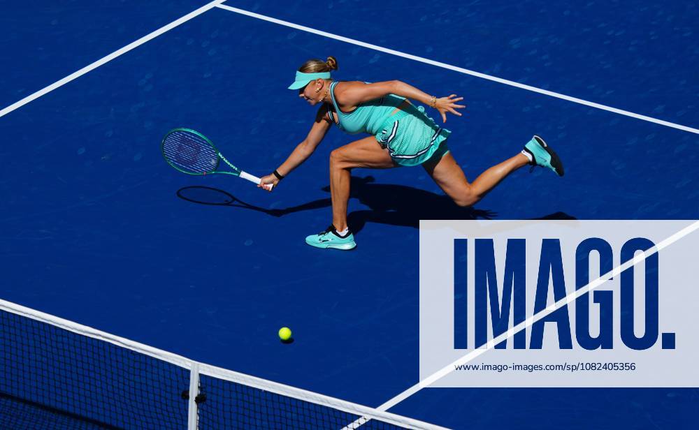 Amanda Anisimova fails to succeed with a volley at the net 2026 US Open, Day Seven, USTA Billie Jean King National Tennis Center, New York, USA - 05 Sep 2026New York USTA Billie Jean King National T New York (NY) United States of America